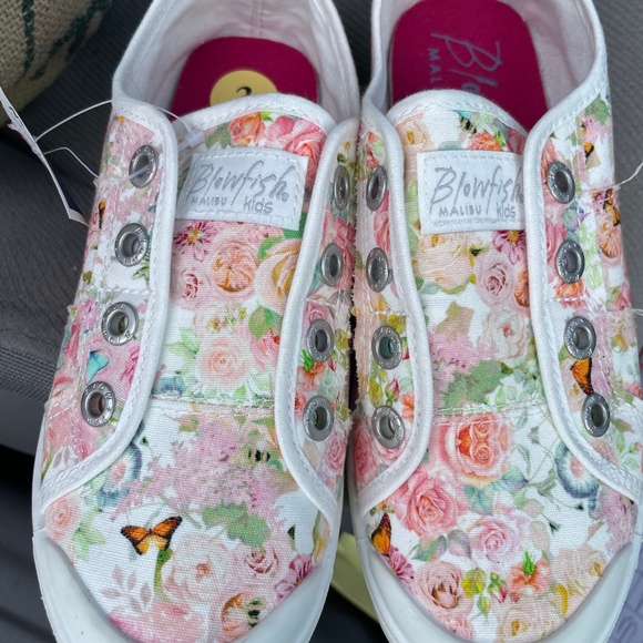 Girls shoes size 3 - Picture 1 of 2